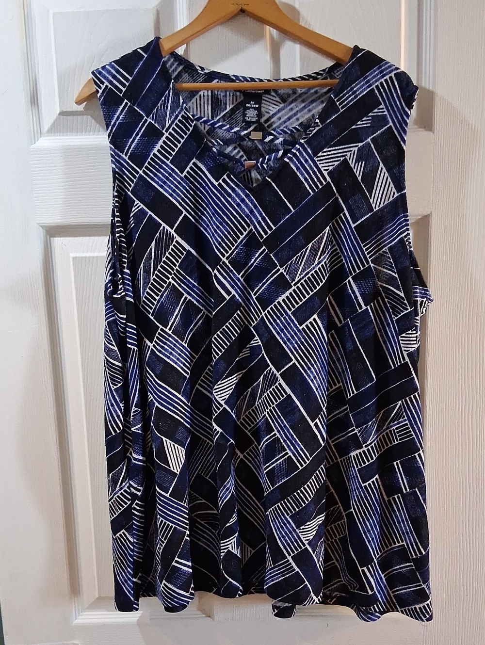 Sleeveless Geometric Print Top - Navy & White Stretchy